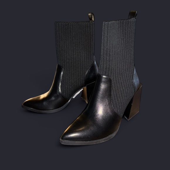 Elegant Black Ankle Boots - Picture 1 of 5